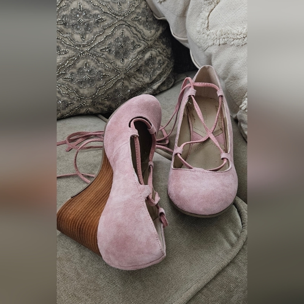 πAdrienne Vittadini Pink Suede Ballet Style Wedge Heels Size 8.5π - Picture 3 of 6